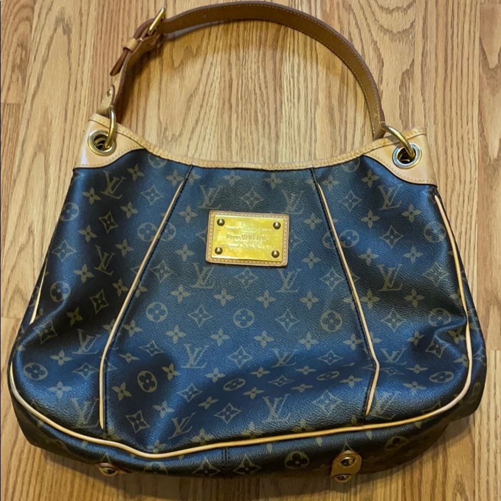 louis vuttion shoulder bag